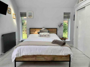 Modern Luxury Compact Cabin on the Jurassic Coast